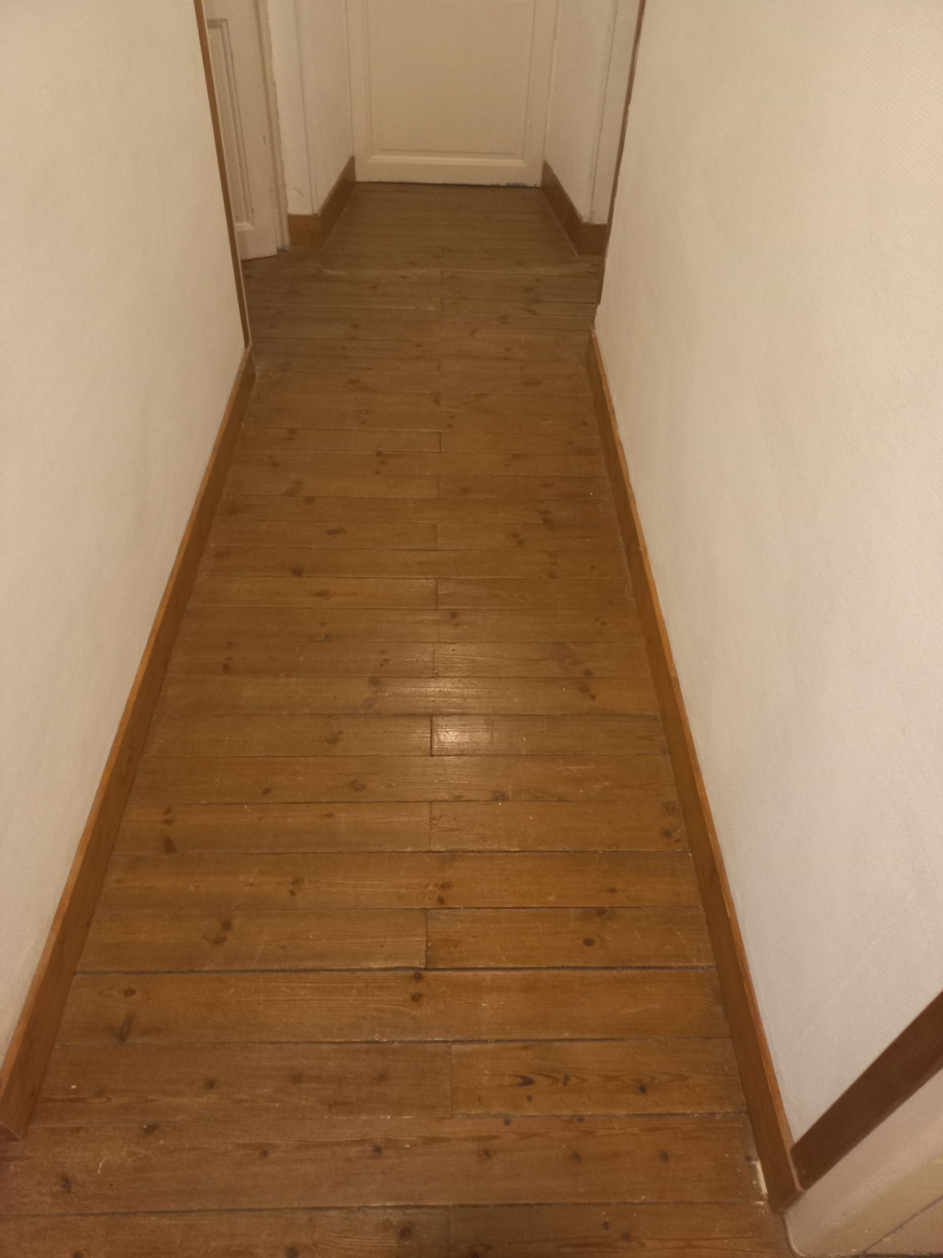 Décapage parquet couloir avant