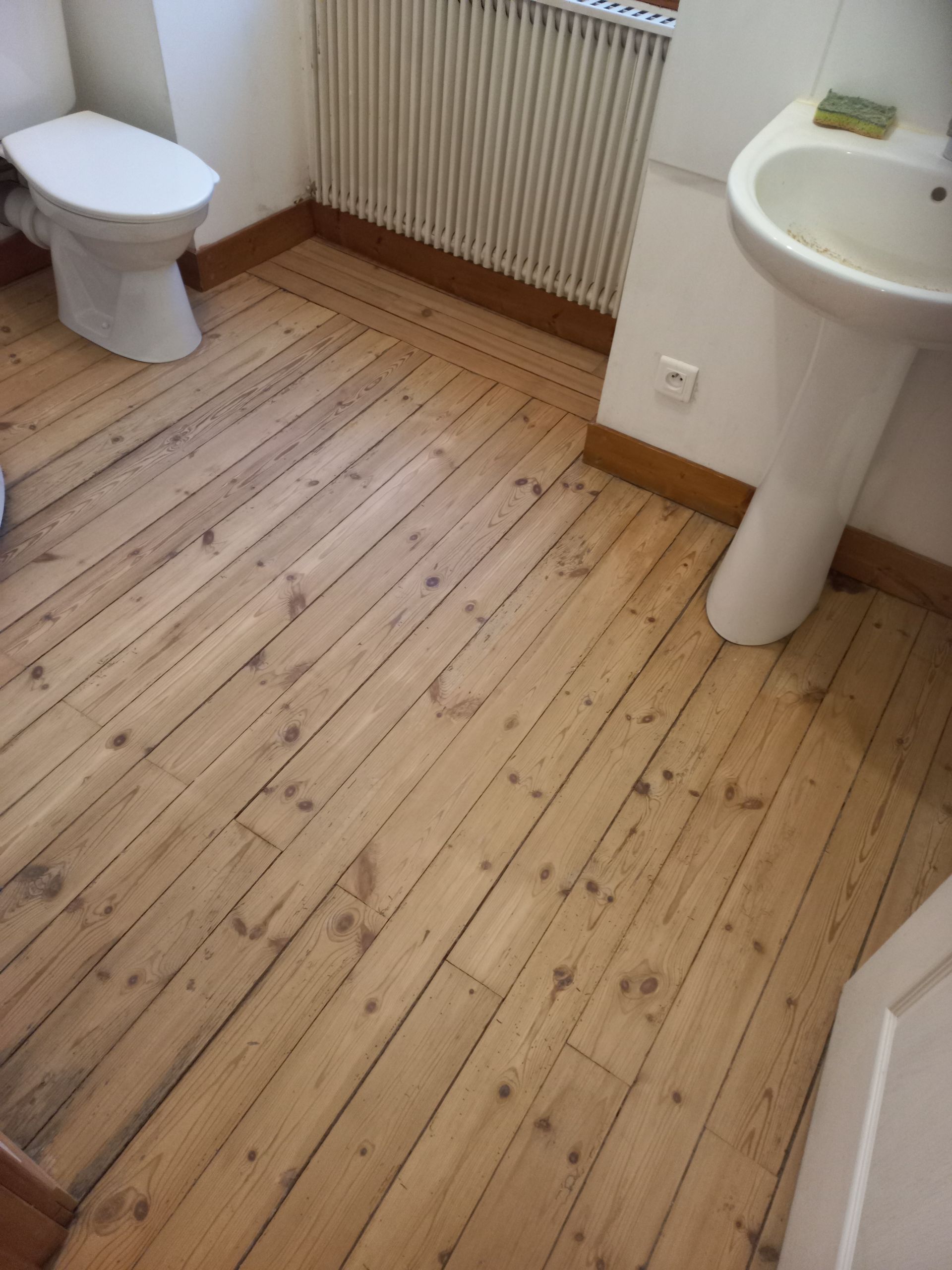 Décapage parquet salle de bain après