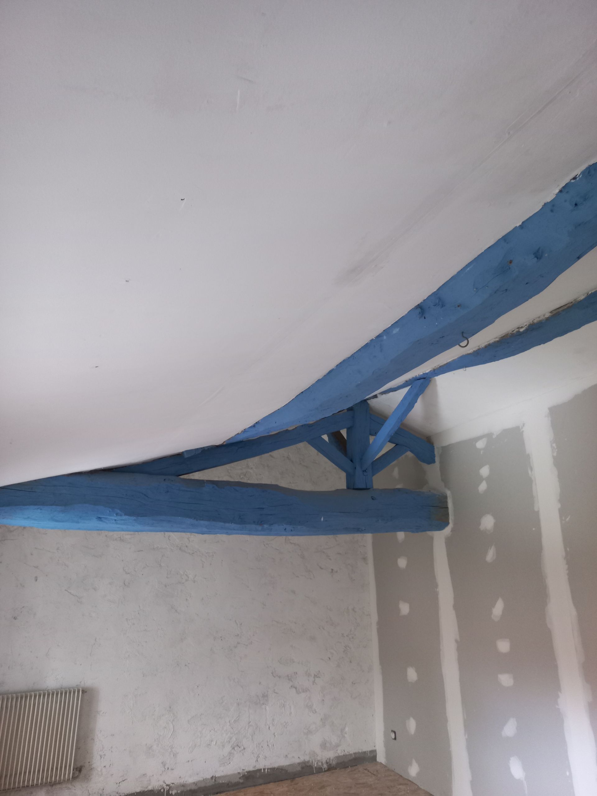 Décapage peinture sur poutre avant