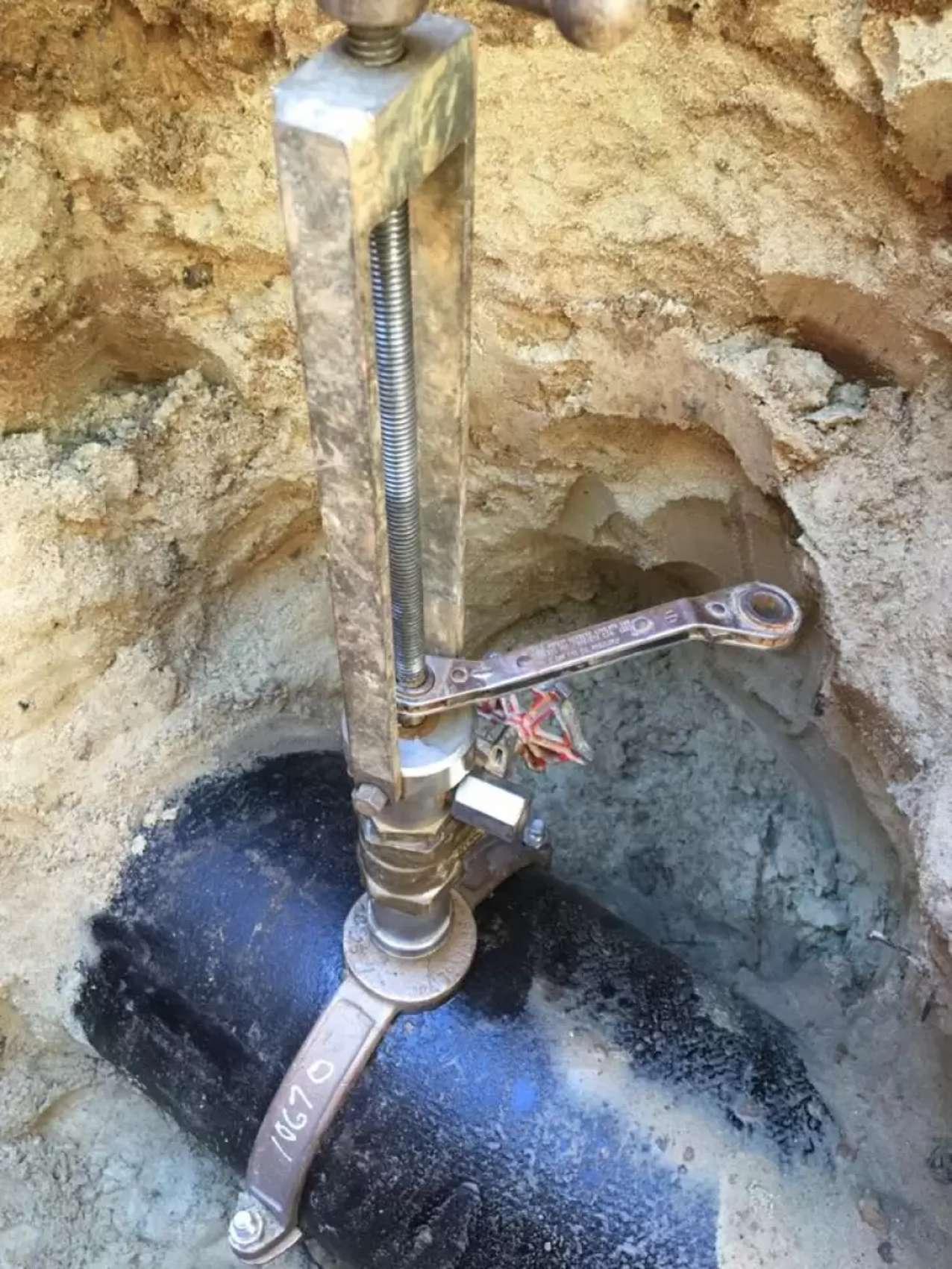 Under pressure connection