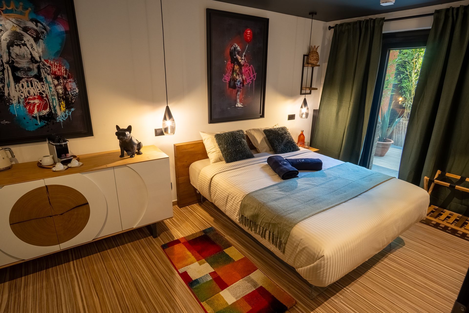 The Lion's Suite W'O Waterloo