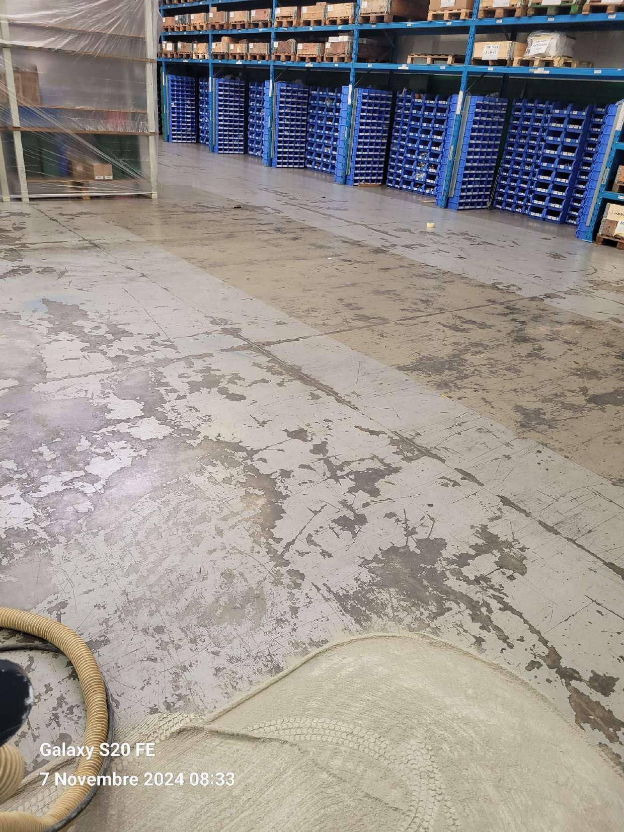 lucidatura pavimento in calcestruzzo previa sgrossatura e trattamento con silicati