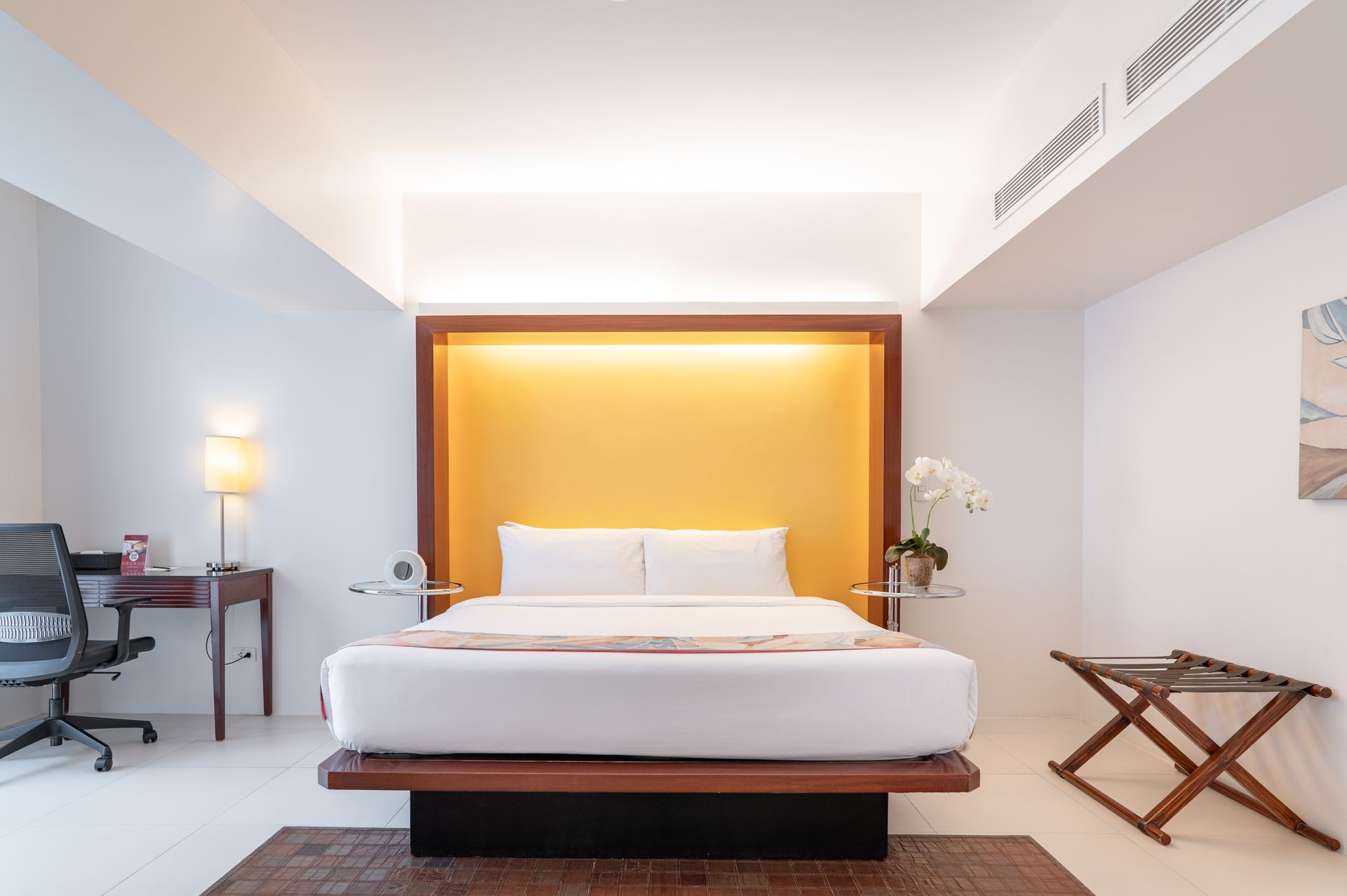 Bathroom of the Barcelona Suite with bathtub