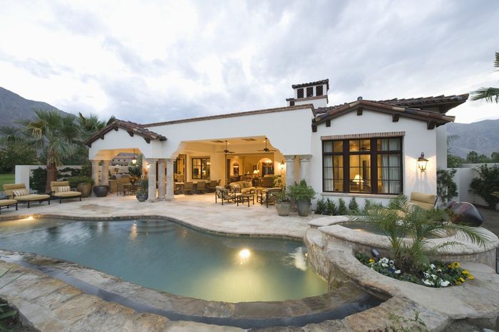 Modern House Patio - Chula Vista, CA - Velazquez Patio Construction Inc
