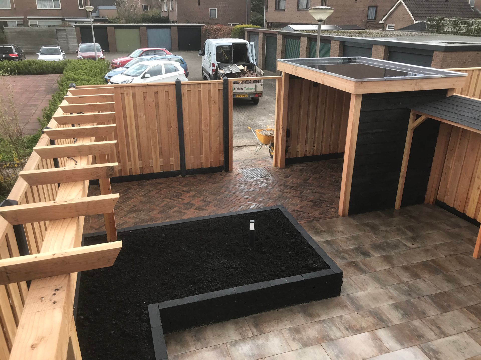 Overkapping, lichtstraat, timmerwerk, pergola, houthok, schutting