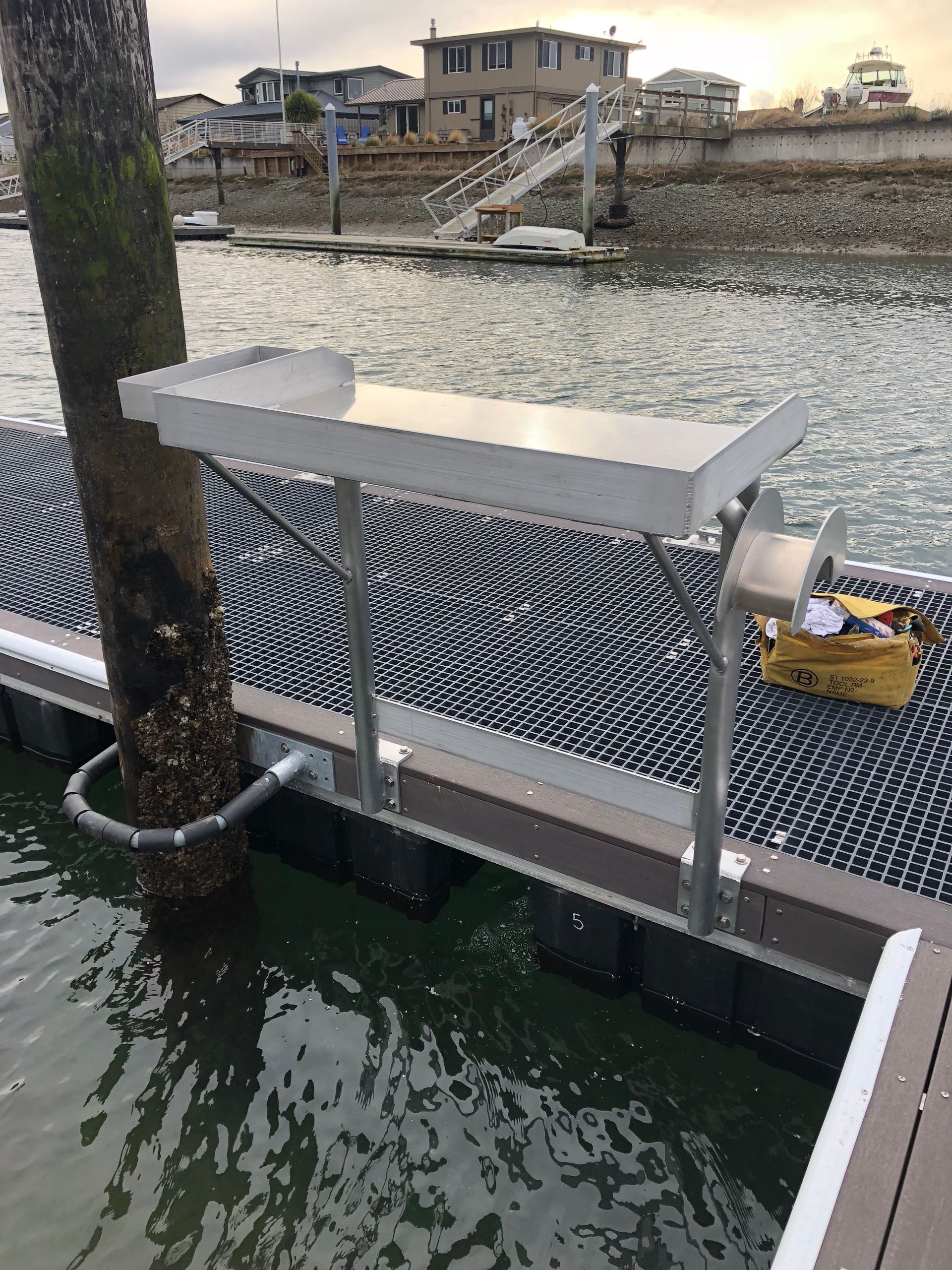 Commercial multi-finger float system with vessels moored
