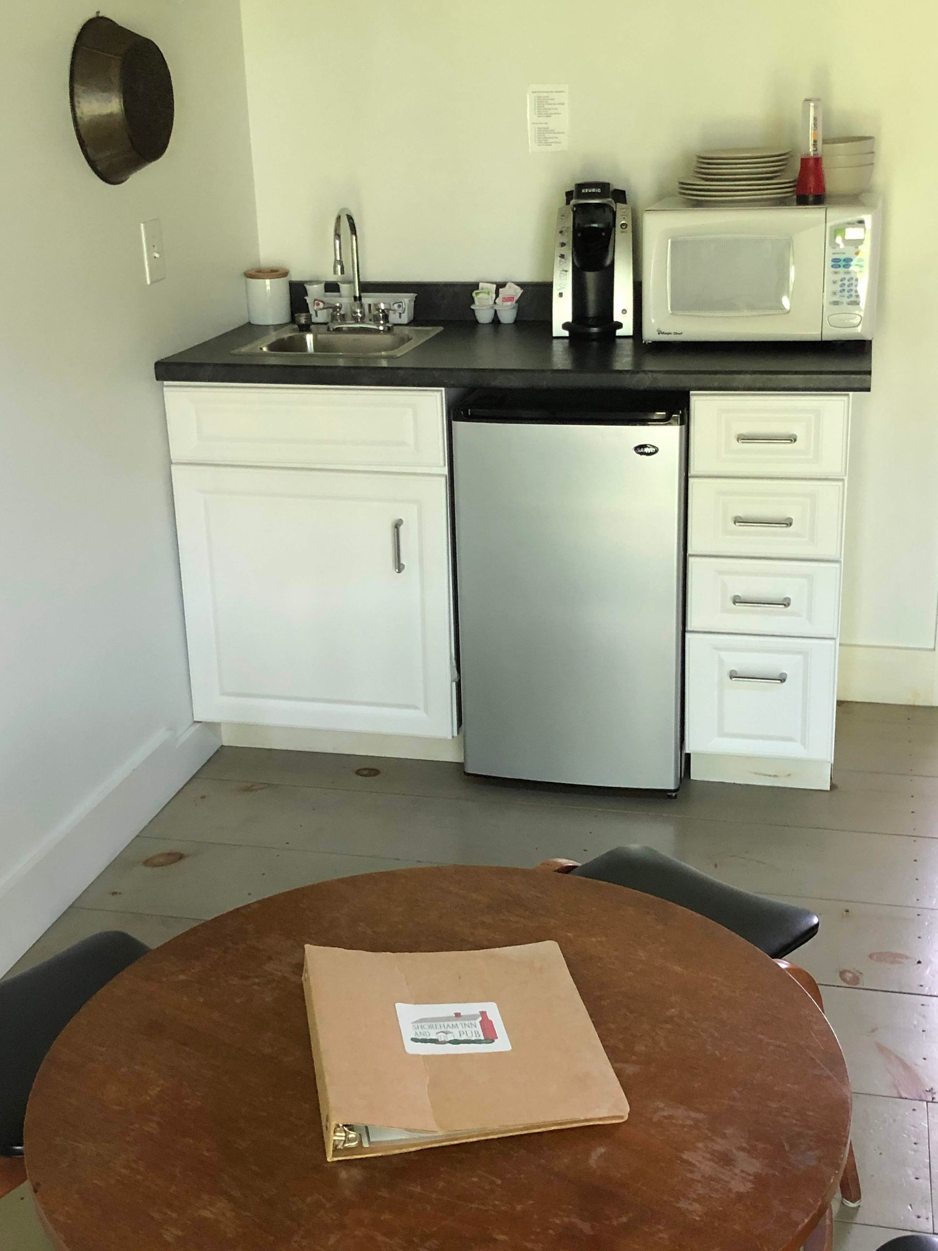Sheep Barn 2 kitchenette