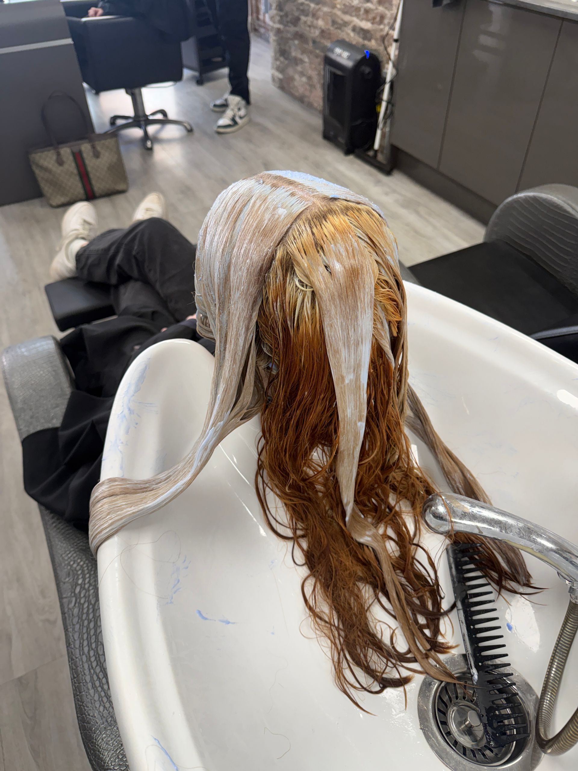 Artificial pigment lifting during black box dye removal