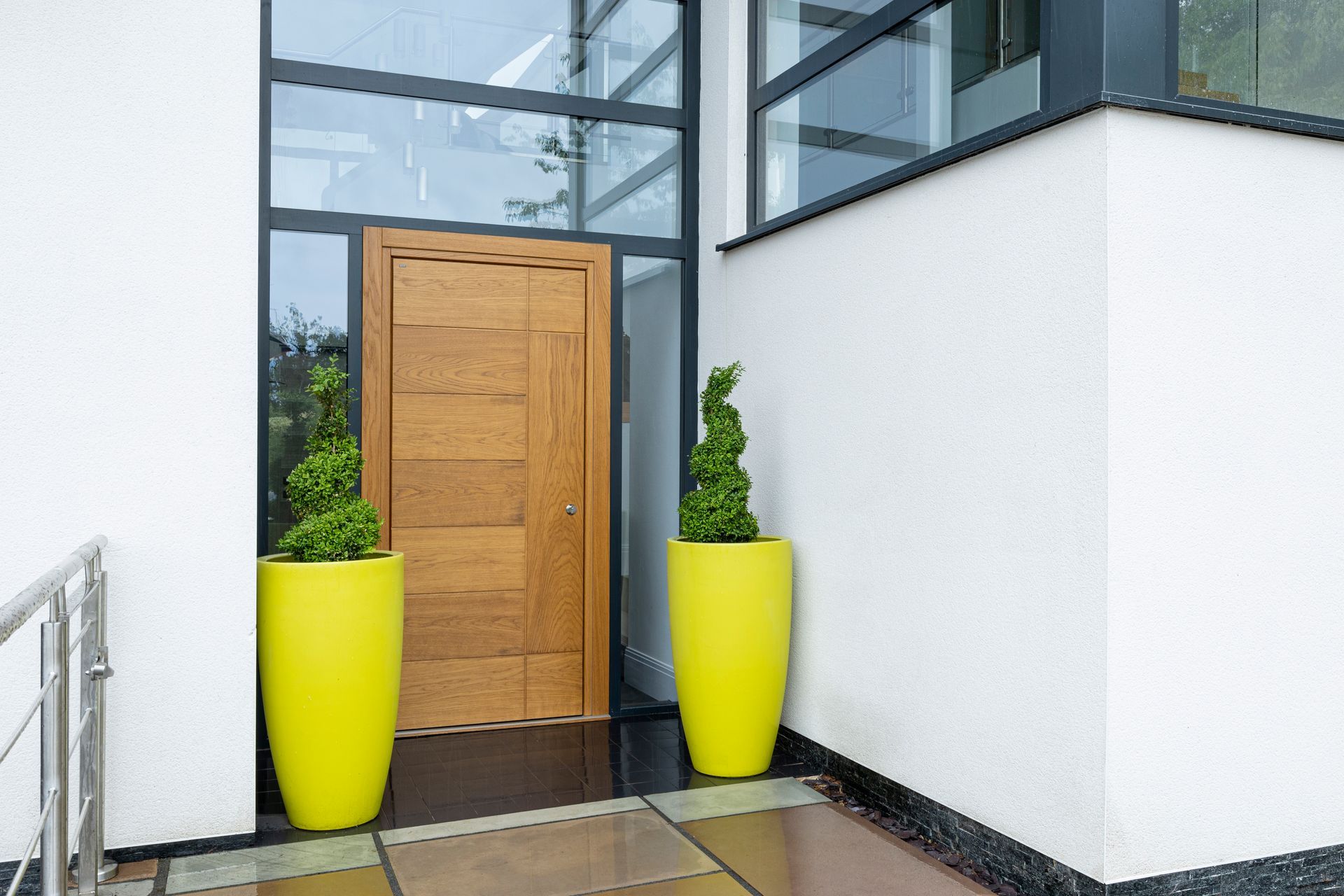Moralt exterior door