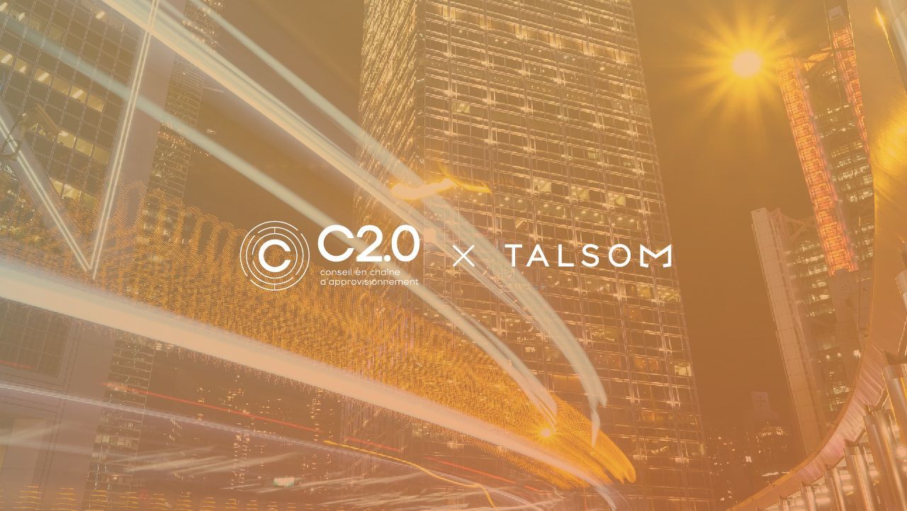 Logo C20 x Talsom sur un paysage urbain nocturne avec des traînées lumineuses, dans des tons de jaune et d'orange.