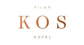 Logotipo del hotel Pilar Kos en letras doradas con serifa sobre fondo blanco.