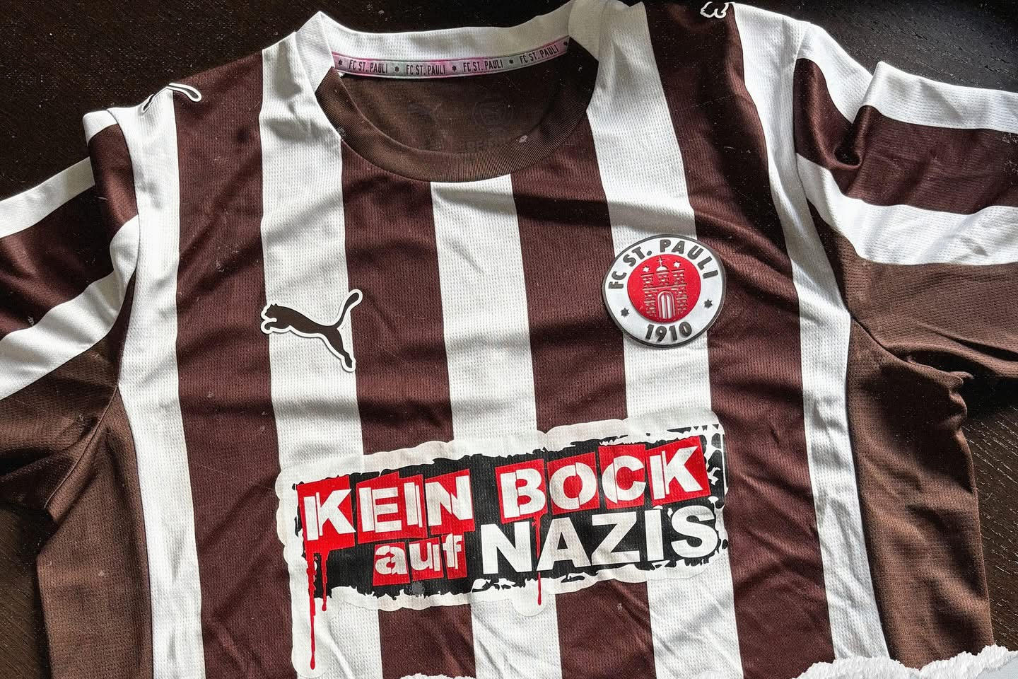 Offizielles FC St. Pauli Trikot mit 