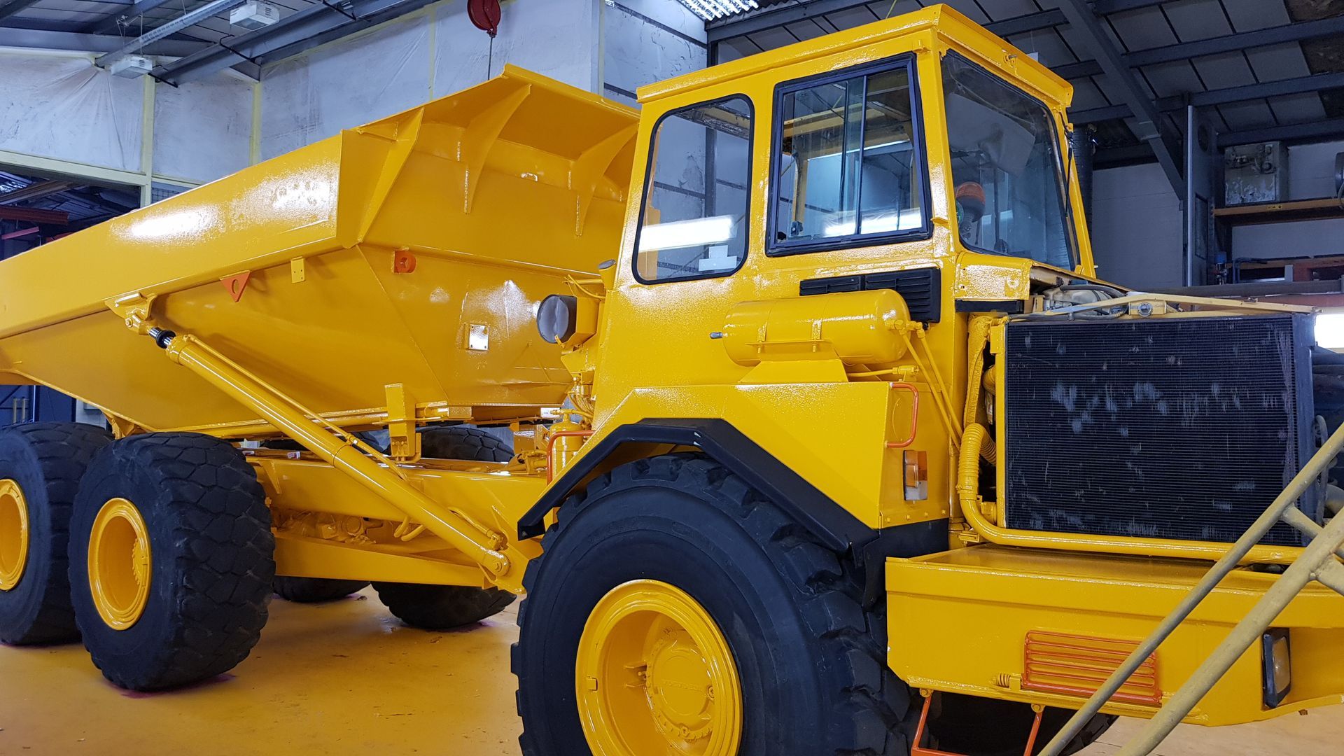 Painting the dumper truck