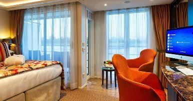Dual-balcony stateroom