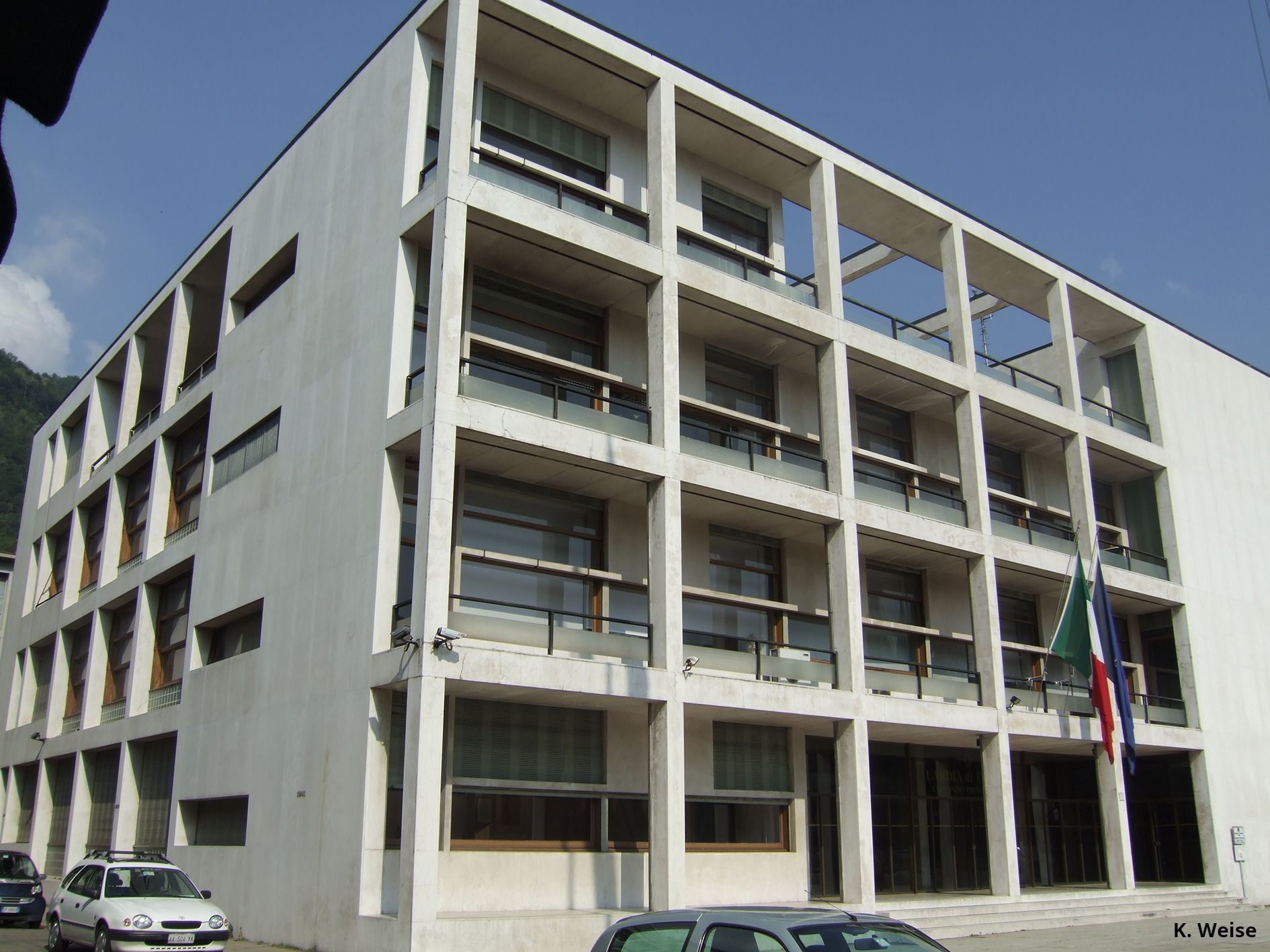 Casa del Fascio, Giuseppe Terragni: contextual International Style