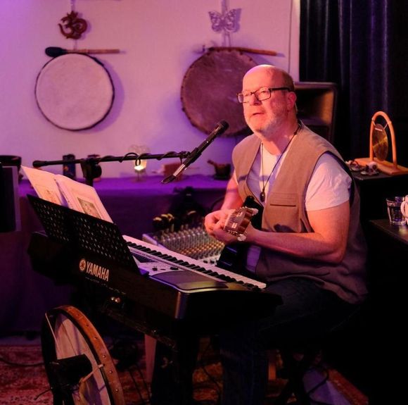 Mantra zingen bij de muziekcoach