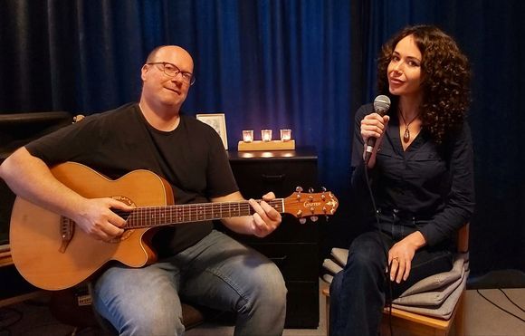 Muziek voor ouderen met Amelia Starlight