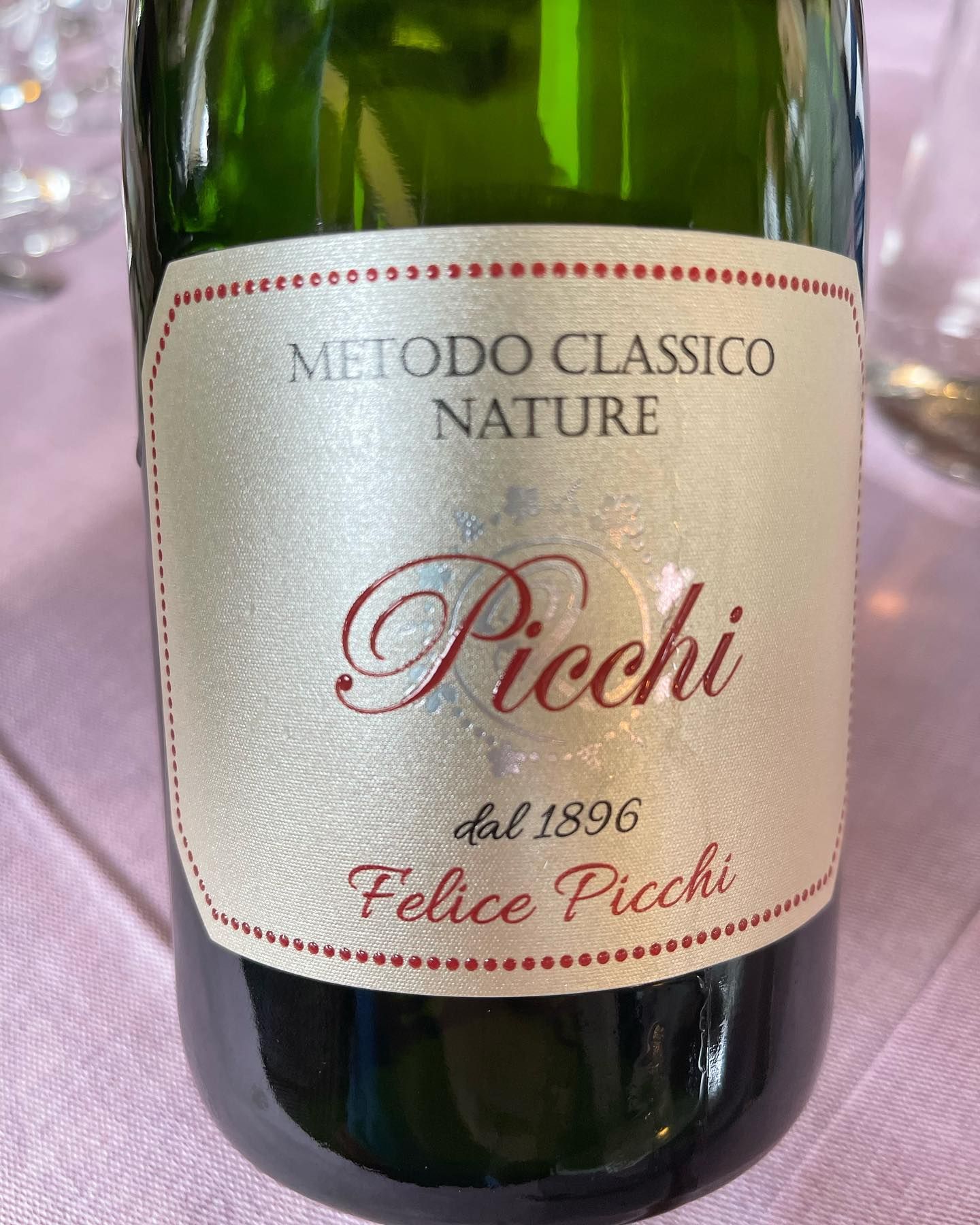 vino cantina Picchi