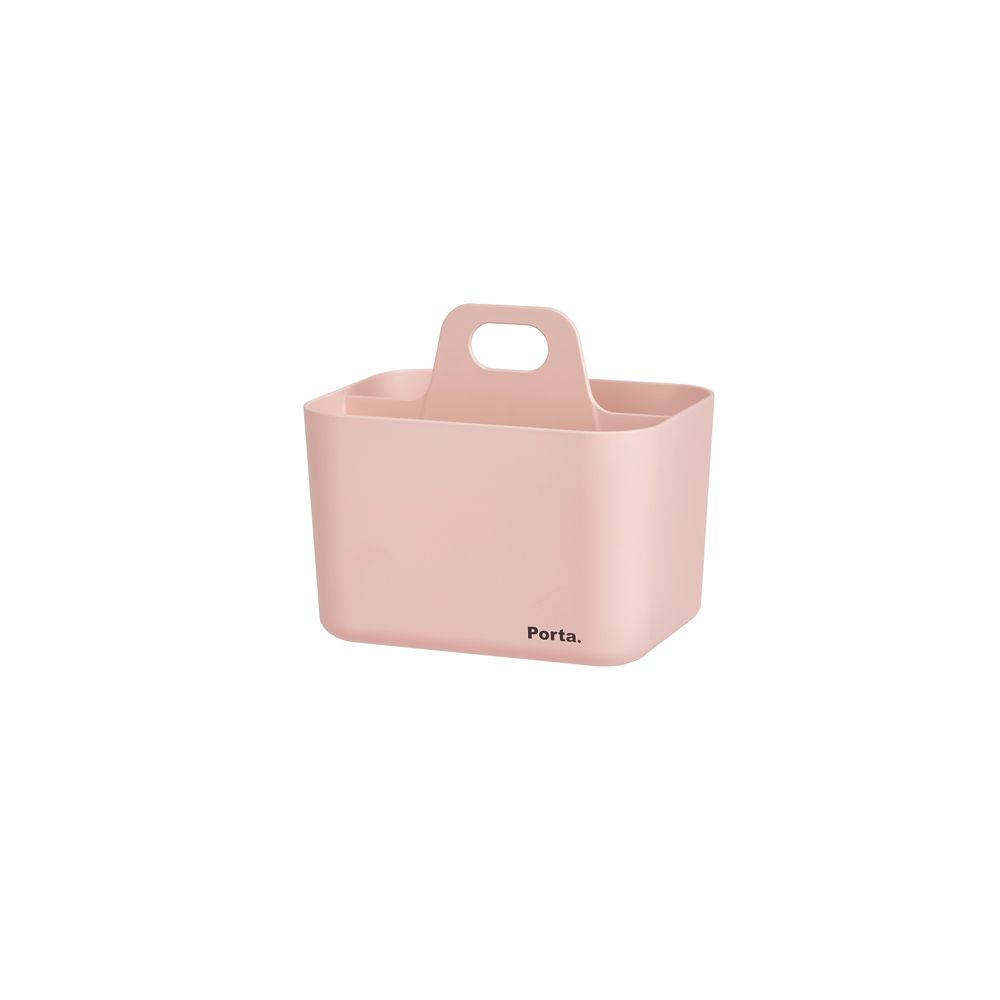 Una cesta organizadora de plástico rosa con asa sobre fondo blanco.