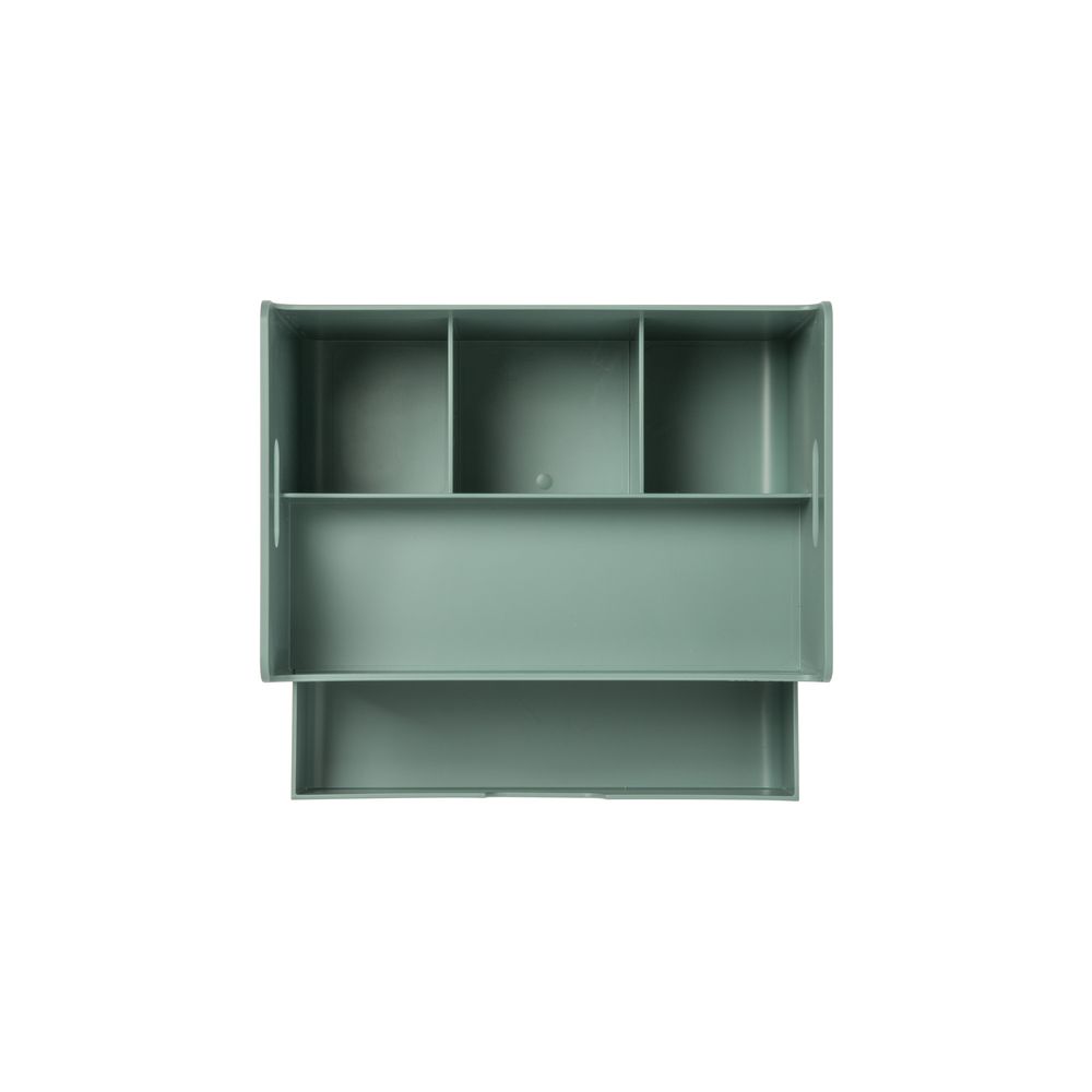 Una estantería verde con un cajón debajo sobre un fondo blanco.