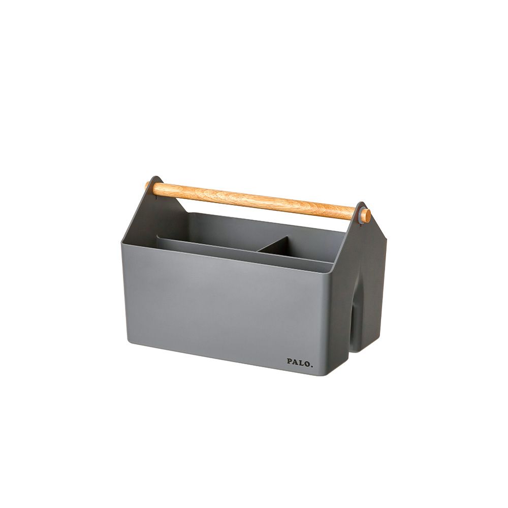 Una caja de herramientas gris con un mango de madera sobre un fondo blanco.