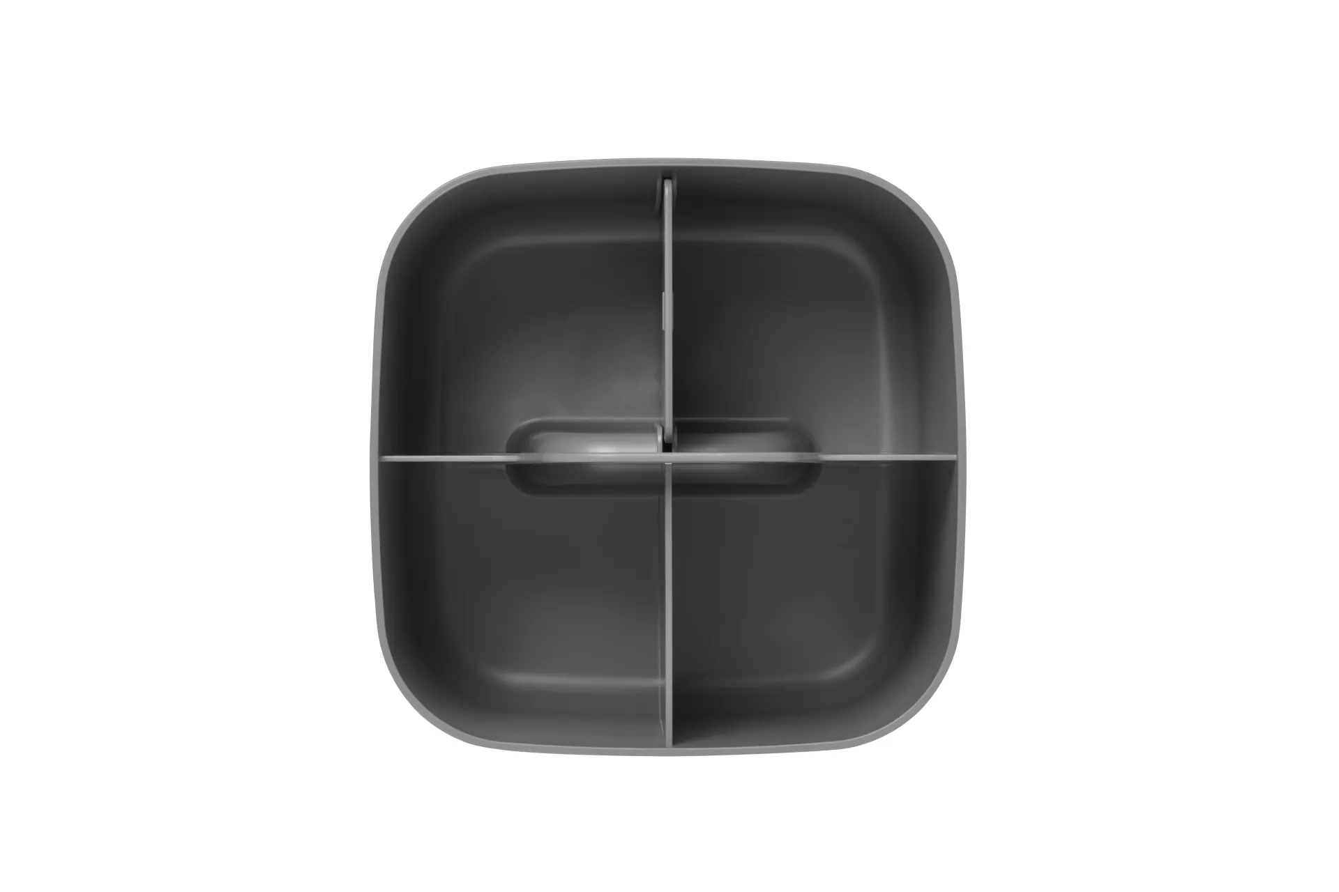 Un recipiente cuadrado negro con cuatro compartimentos sobre un fondo blanco.