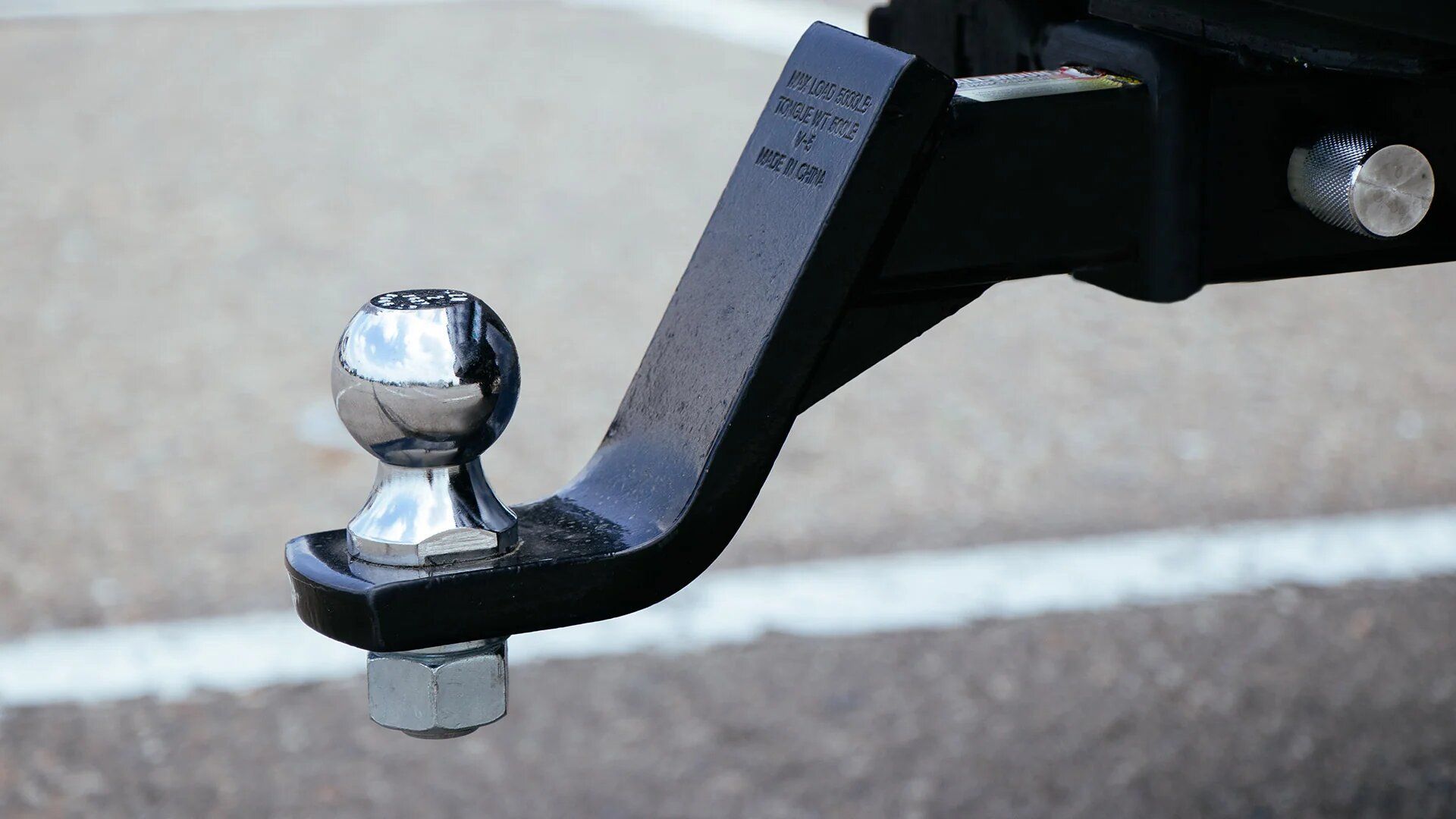 A close up of a trailer hitch with a ball attached to it.
