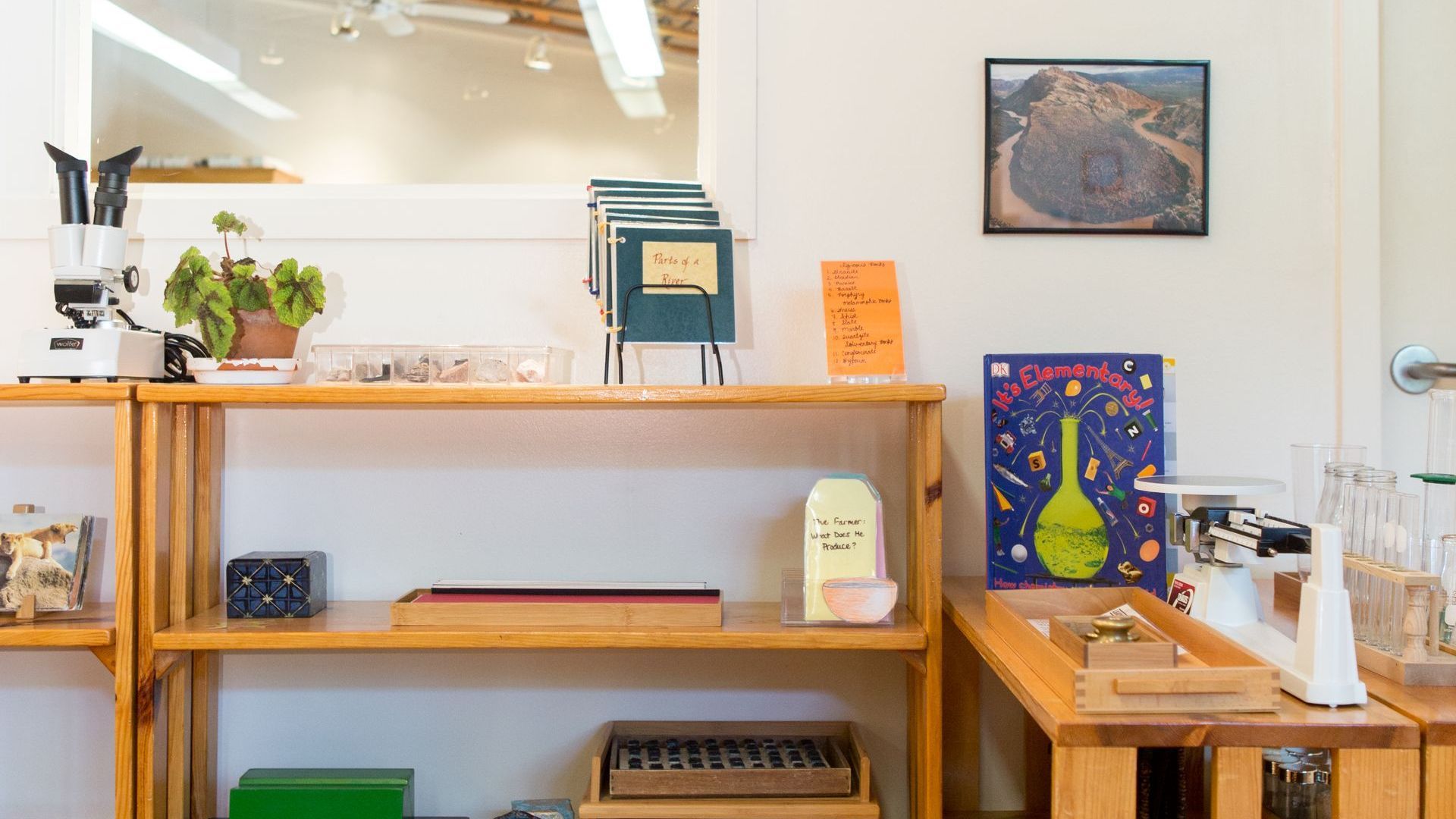 There is a microscope on the shelf in the room.