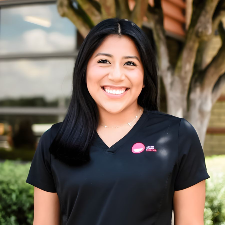Dariana, Smile Expert and Spanish Interpreter at Ortho South