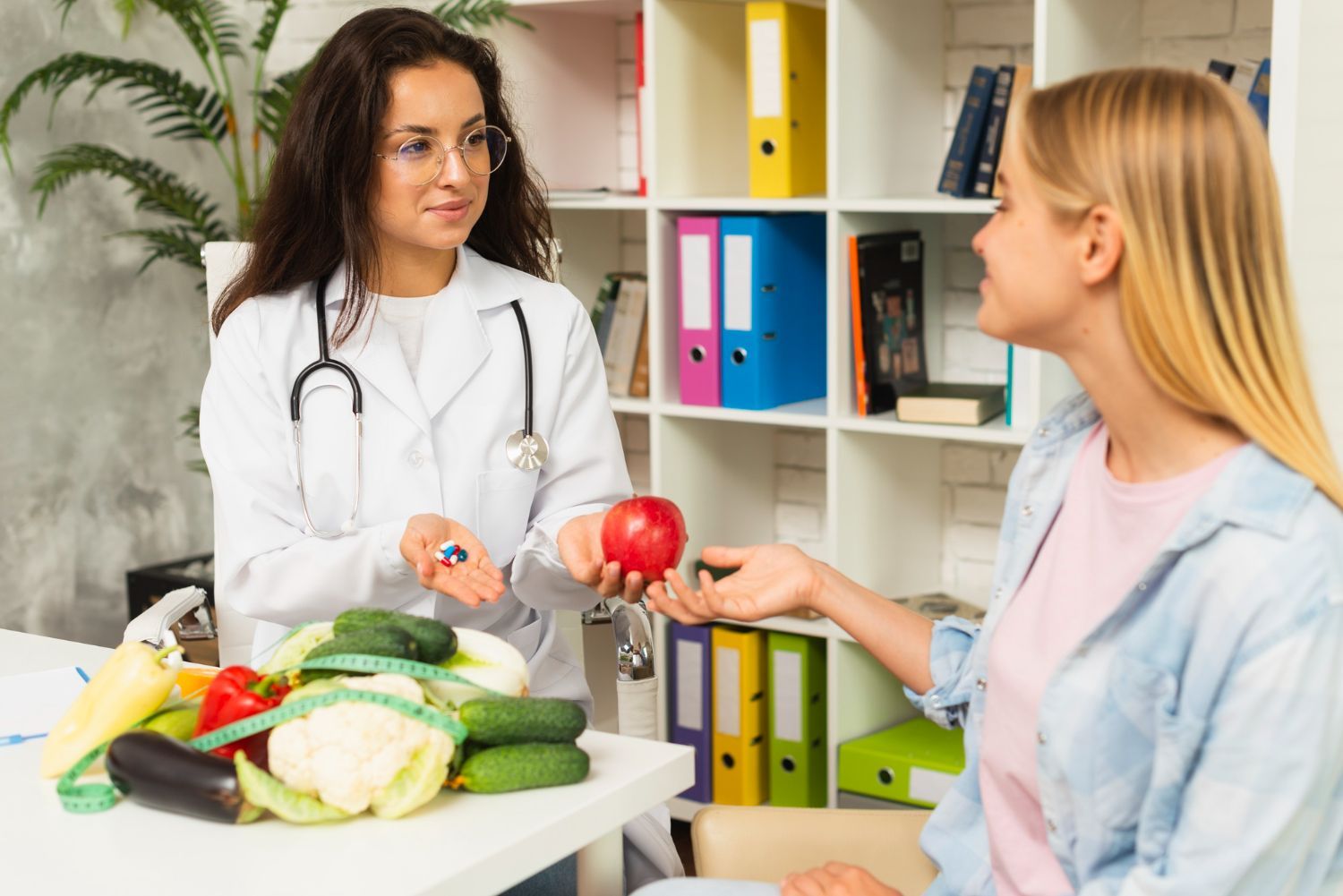 A doctor is talking about nutritional coaching