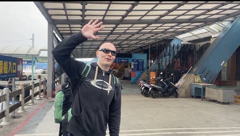 freediver leaving Xiaoliuqiu