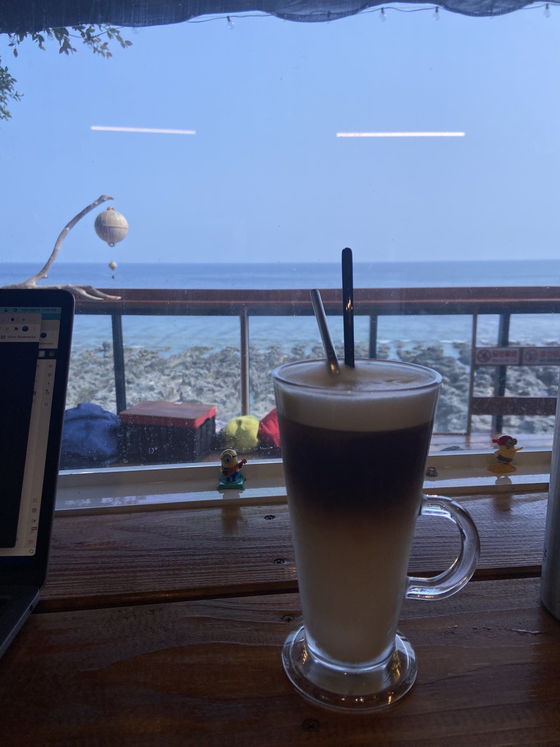 Ocean Looking Ice Cafe