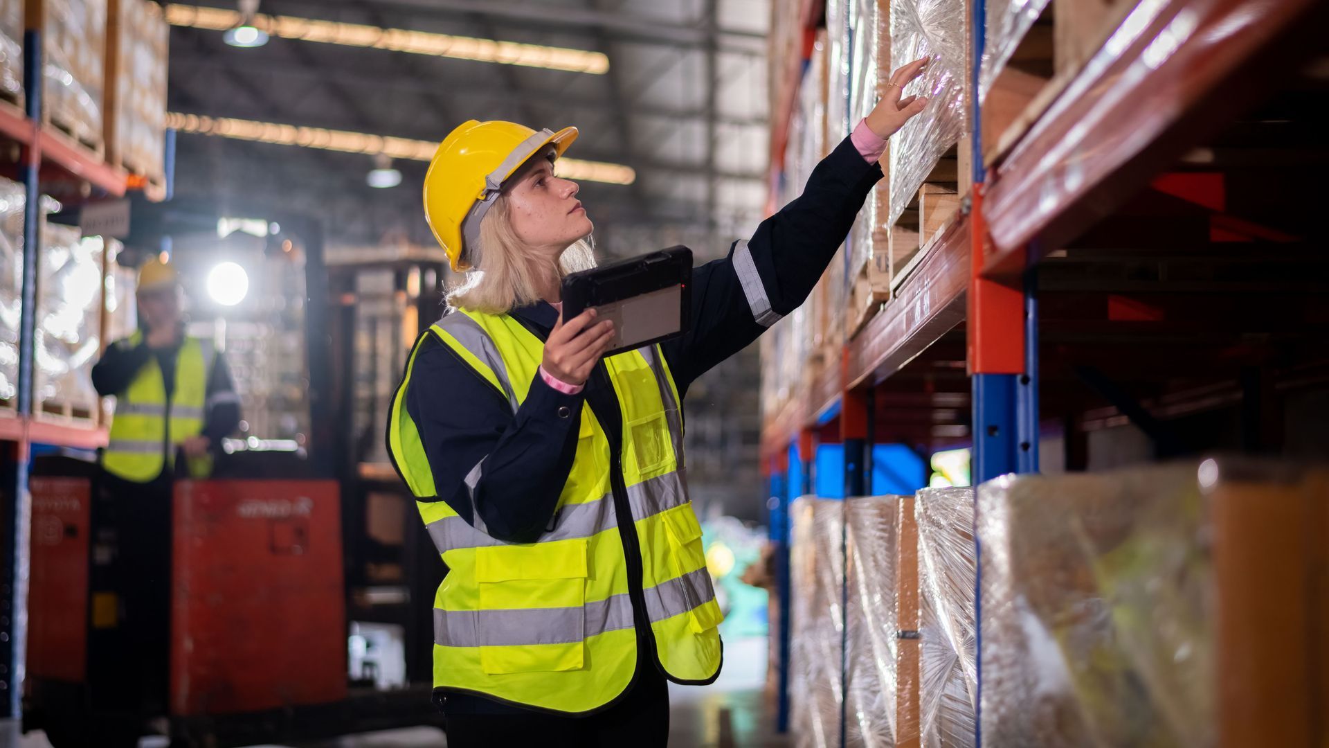 Are you looking for ways to optimise your FMCG warehousing operations? Explore 9 strategies
