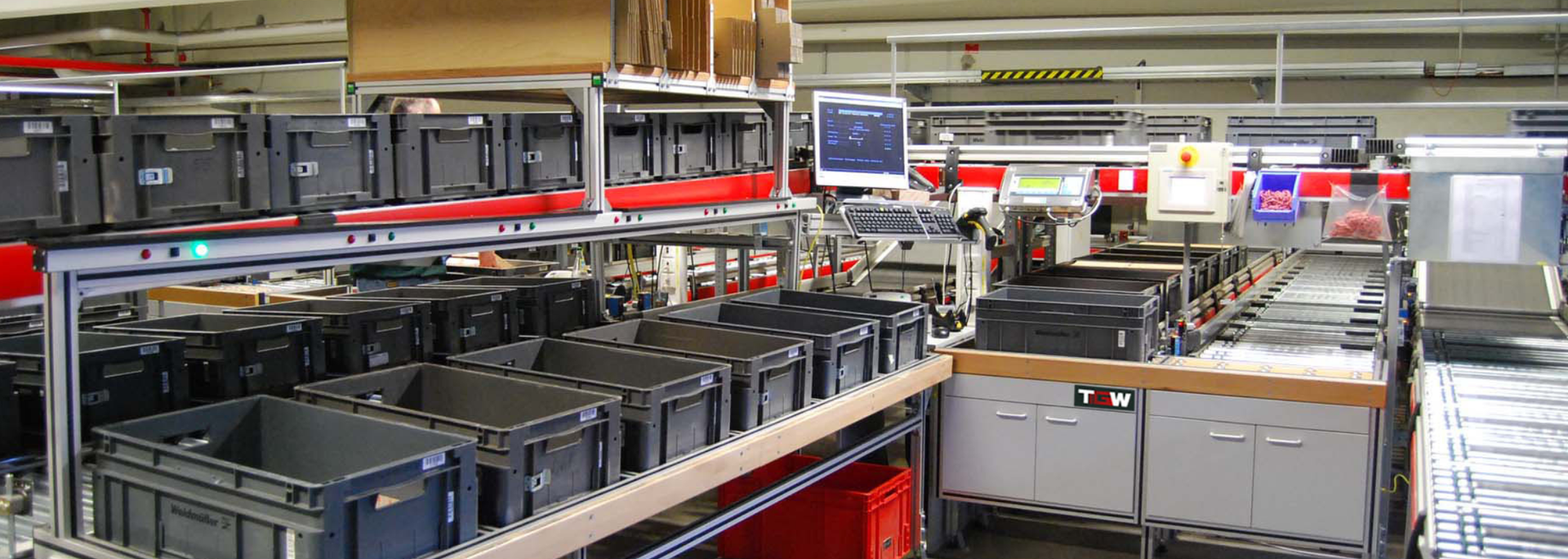 Picture of a packing station. 