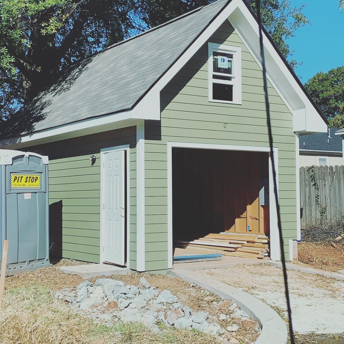 A small house with a yellow sign that says pit stop