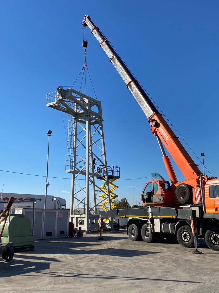 Montaggio struttura industriale