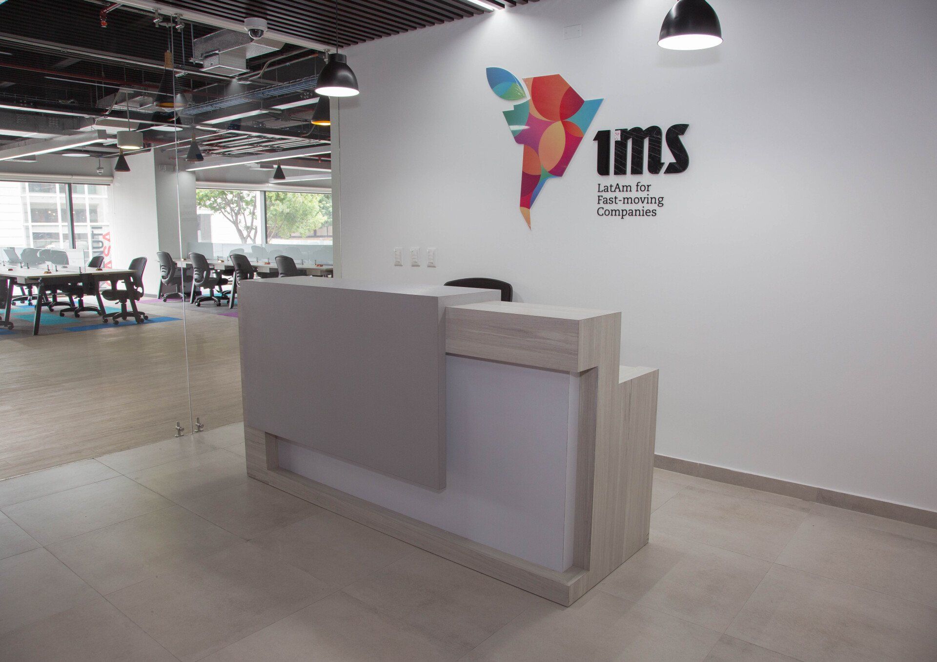 arquitectura aplicada a edificio de oficinas modernas