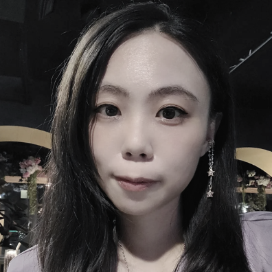 一張穿著西裝打領帶的男人的黑白照片。