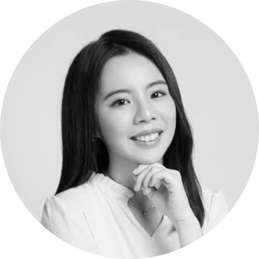一張黑白照片，照片中是一個女人圍成一圈，手托著下巴。