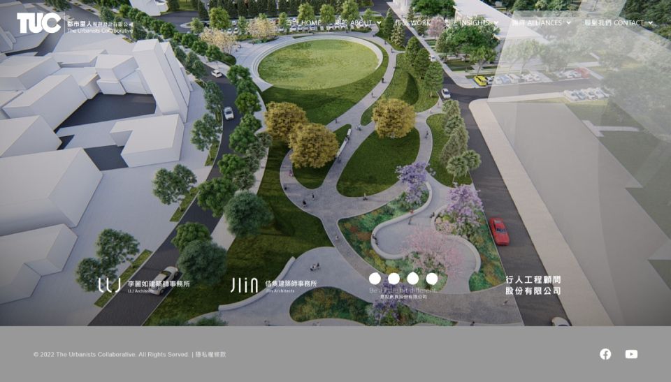 以樹木和建築物為背景的公園鳥瞰圖。