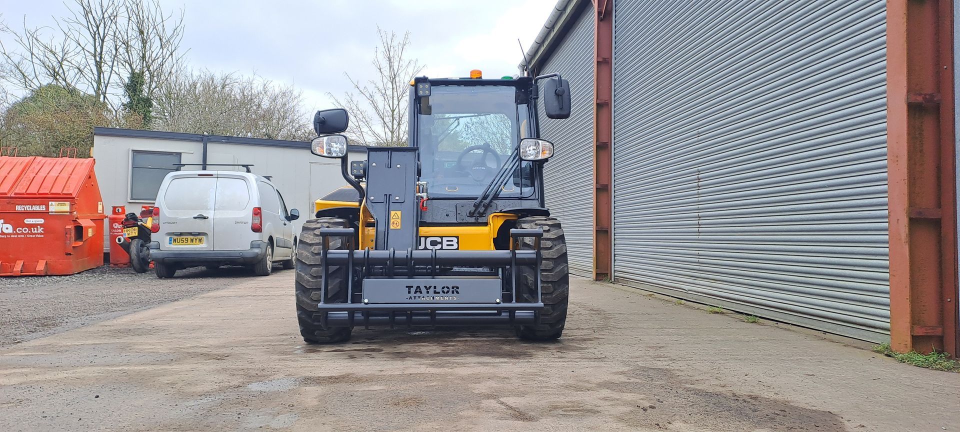 REPLACEMENT HANDLER HEADSTOCK ON JCB
