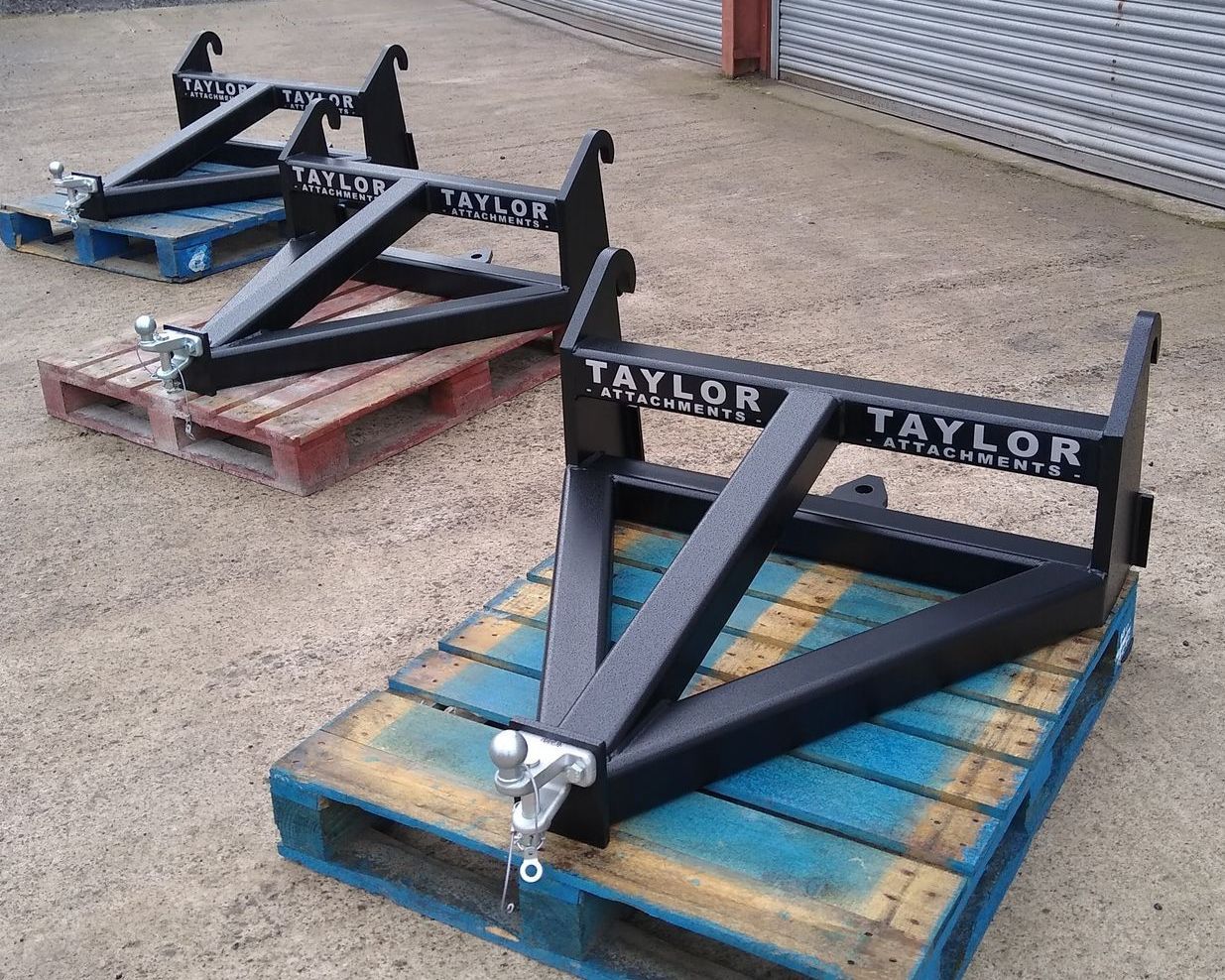 HEAVY DUTY TOWING FRAME WITH BALL HITCH