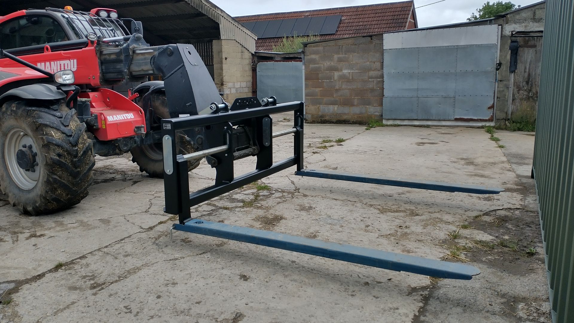 shipping container pallet forks on manitou telehandler
