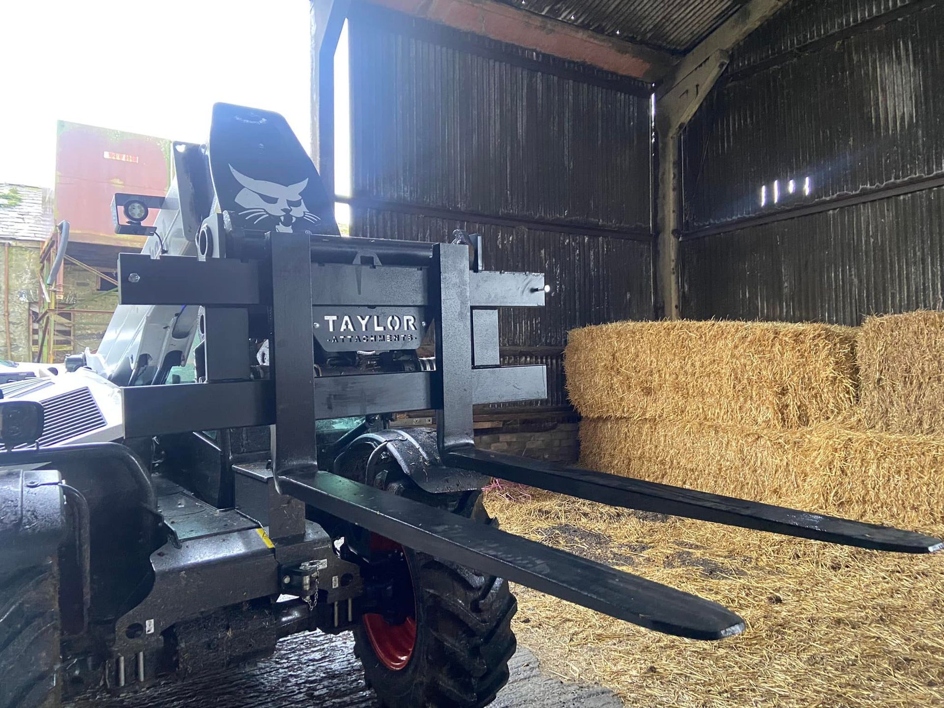 PALLET FORK CARRIAGE ON KRAMER HANDLER