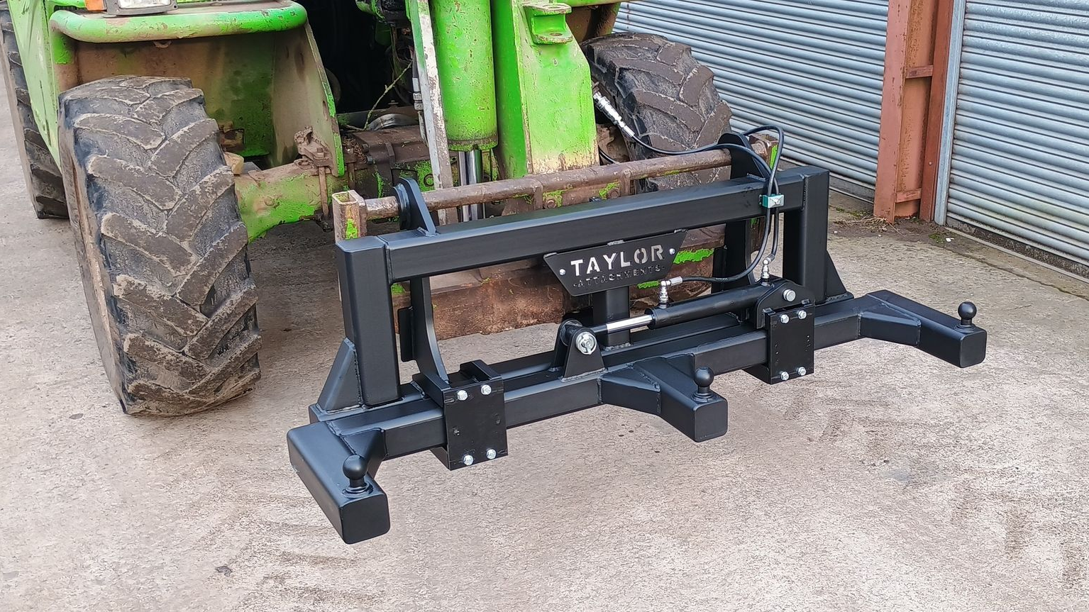 Towbar headstock for moving caravans, trailers etc on Merlo telehandler