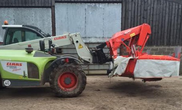 Three point linkage headstock in use on CLAAS LOADALL
