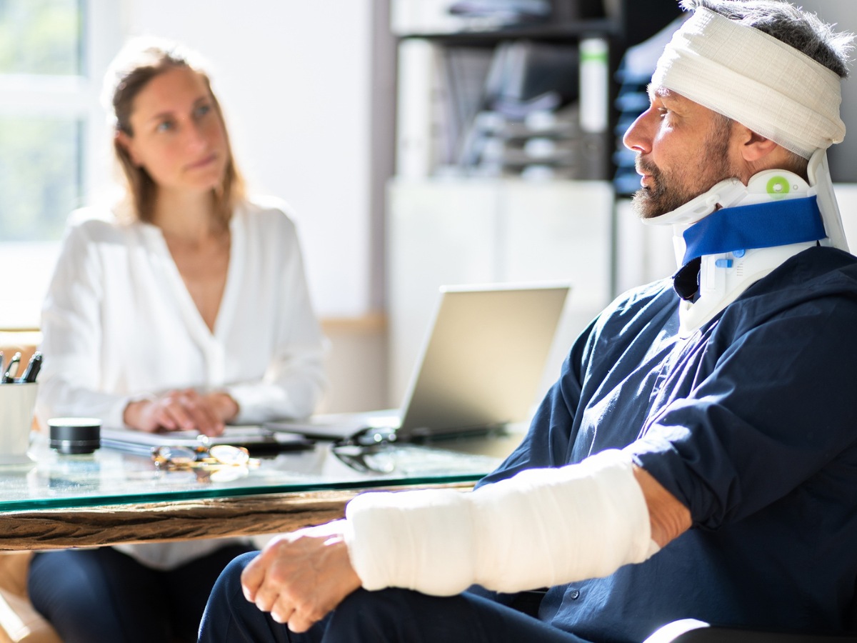 Someone with a brain injury consulting in a lawyer