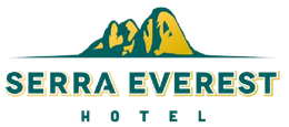 Logotipo do Serra Everest Hotel com gráfico de montanha verde e dourada e texto azul-petróleo sobre fundo branco.