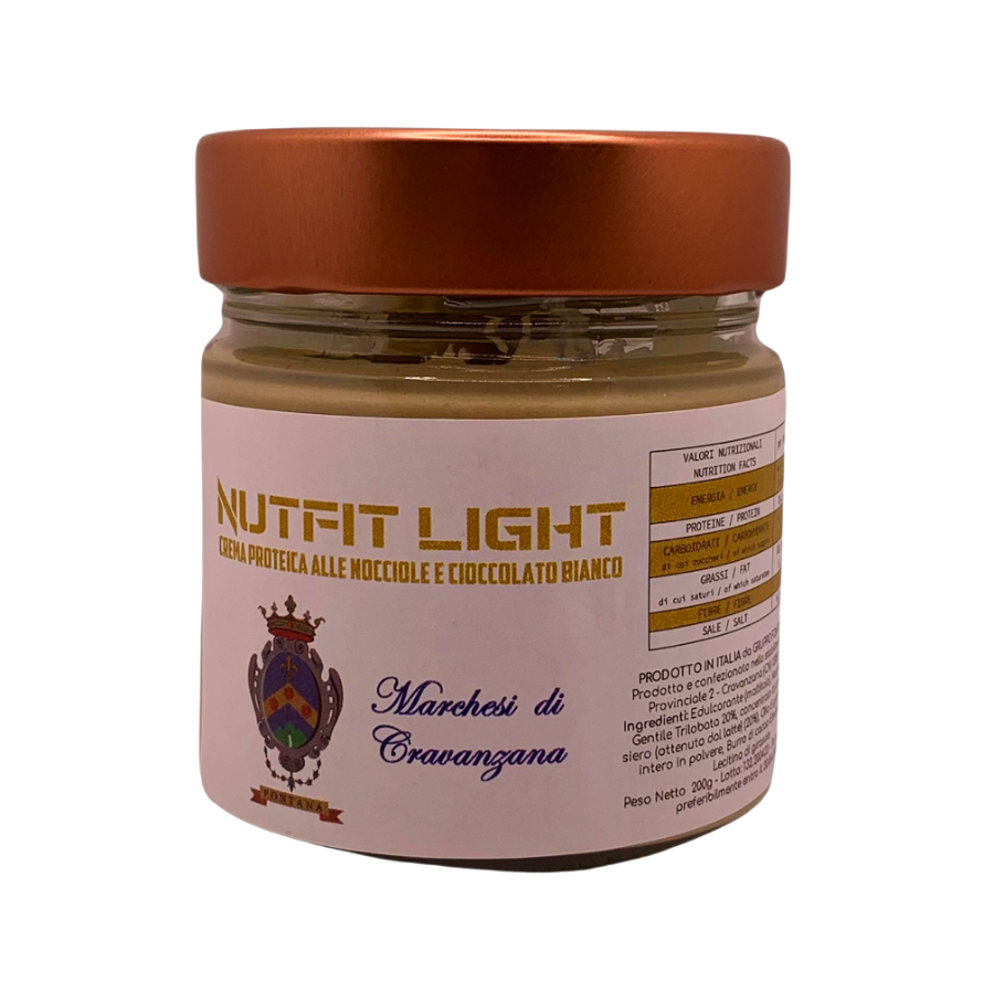 Vasetto di crema spalmabile al cioccolato e nocciole Nutfit Light con coperchio marrone ed etichetta rosa.