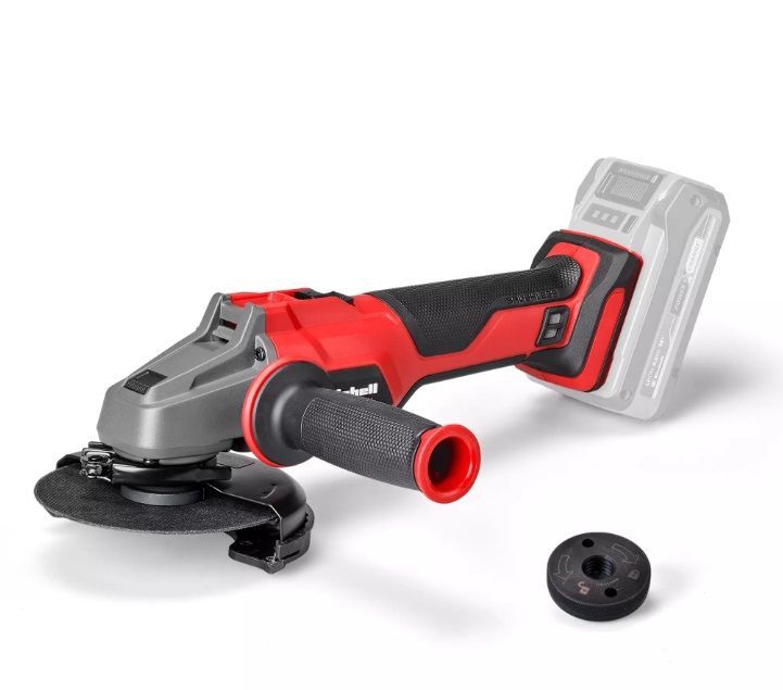 Amoladora angular inalámbrica roja y negra con disco de amolar incorporado y tuerca de montaje suelta.